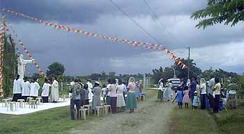crowd at the enthronement of the Sacred Heart