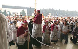 Bishop Fellay blesses crowd